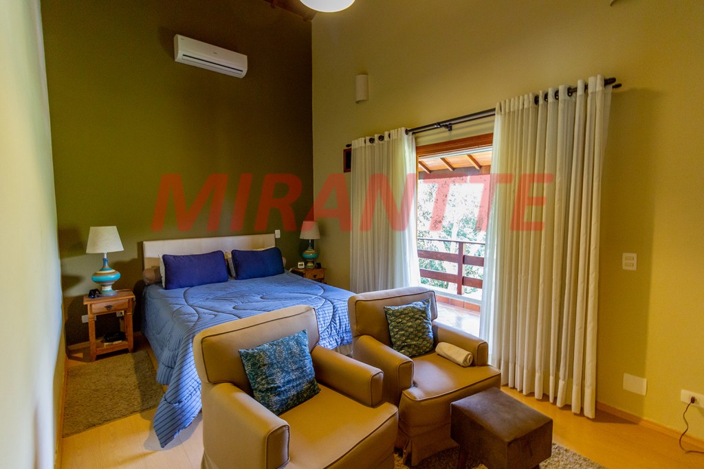 Sobrado de 450m² com 3 quartos em Serra Da Cantareira