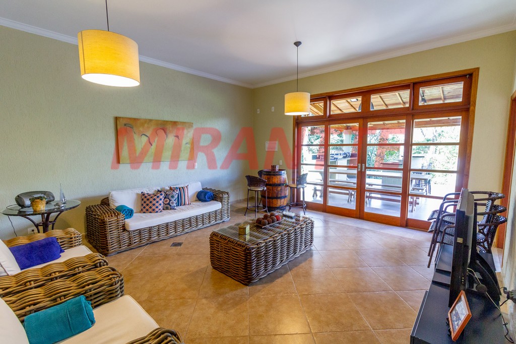 Sobrado de 450m² com 3 quartos em Serra Da Cantareira