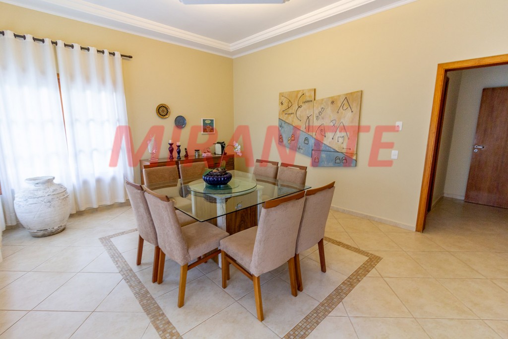 Sobrado de 450m² com 3 quartos em Serra Da Cantareira