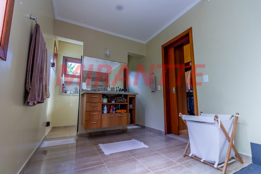 Sobrado de 450m² com 3 quartos em Serra Da Cantareira