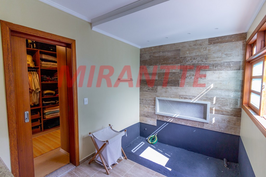 Sobrado de 450m² com 3 quartos em Serra Da Cantareira