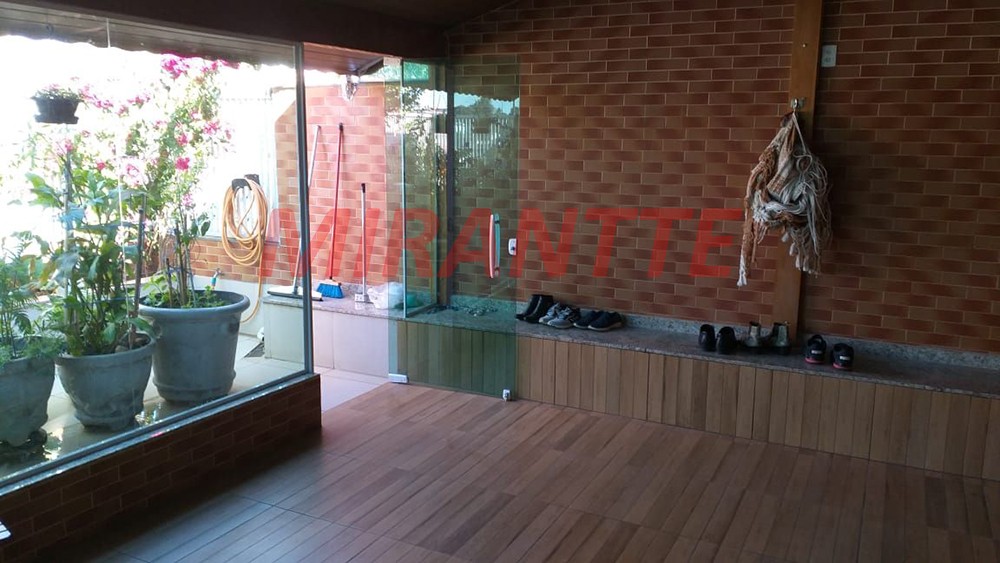 Sobrado de 160m² com 4 quartos em Vila Mazzei