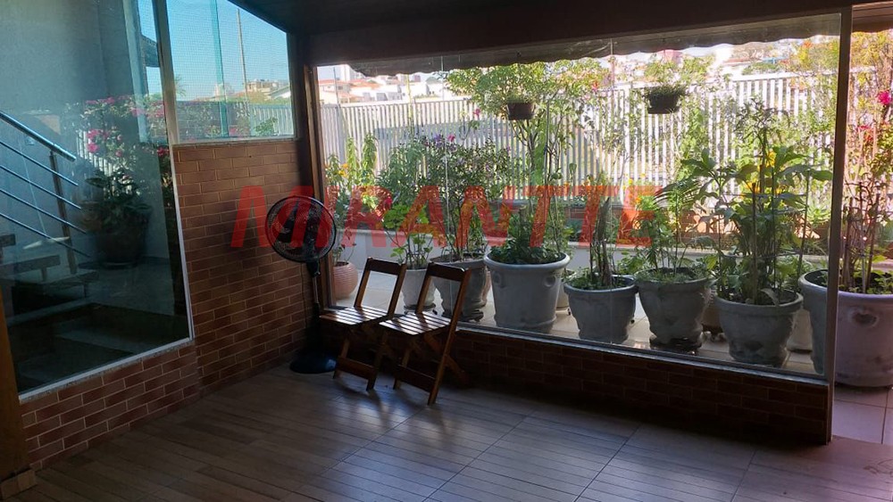 Sobrado de 160m² com 4 quartos em Vila Mazzei