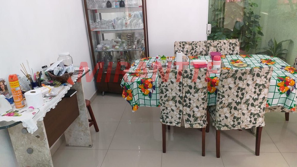 Sobrado de 160m² com 4 quartos em Vila Mazzei