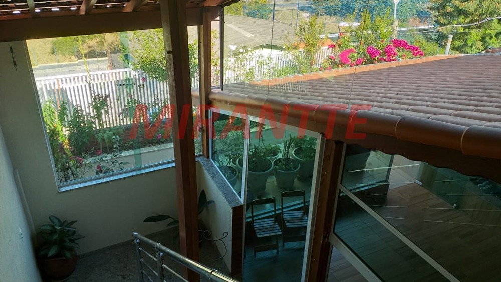 Sobrado de 160m² com 4 quartos em Vila Mazzei