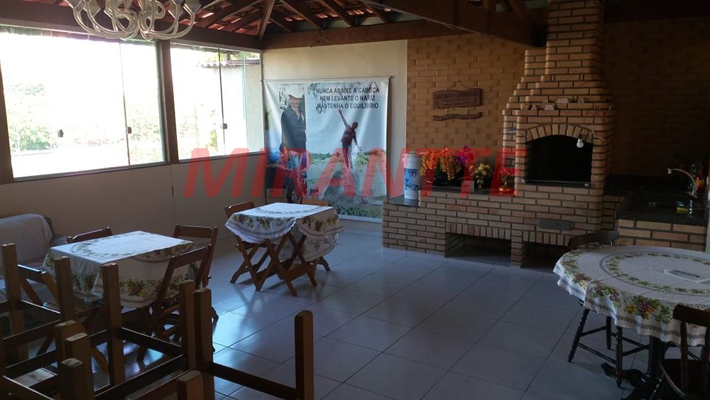 Sobrado de 160m² com 4 quartos em Vila Mazzei