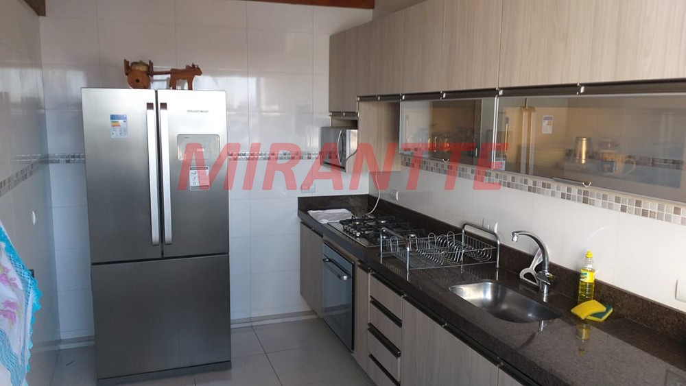 Sobrado de 160m² com 4 quartos em Vila Mazzei