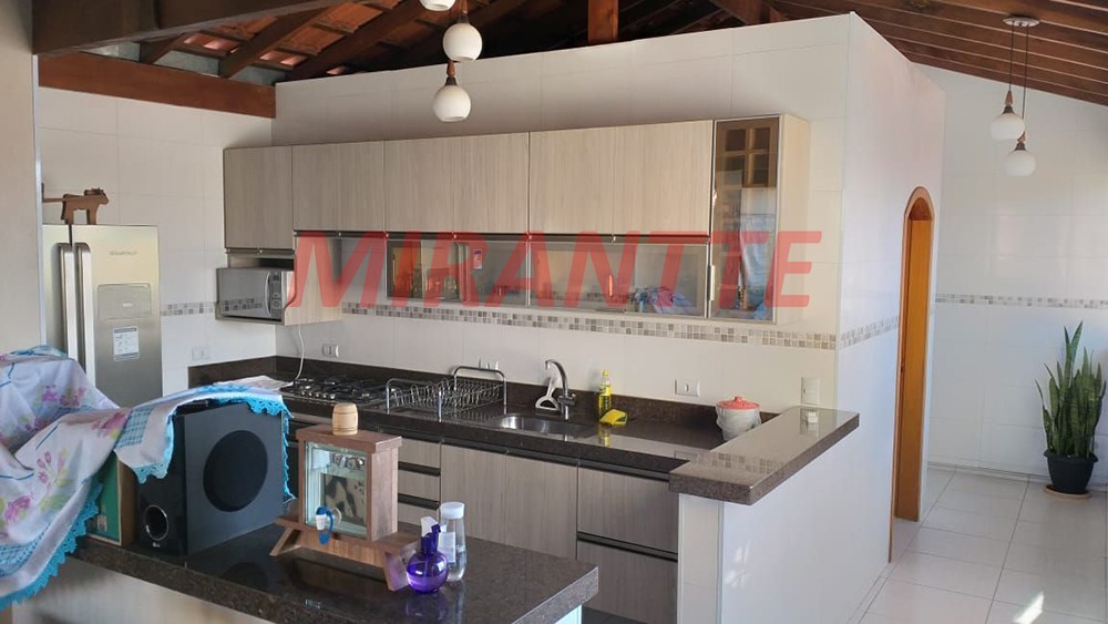 Sobrado de 160m² com 4 quartos em Vila Mazzei