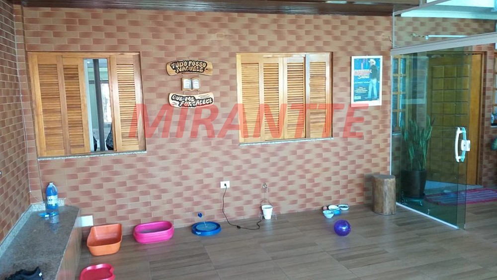 Sobrado de 160m² com 4 quartos em Vila Mazzei