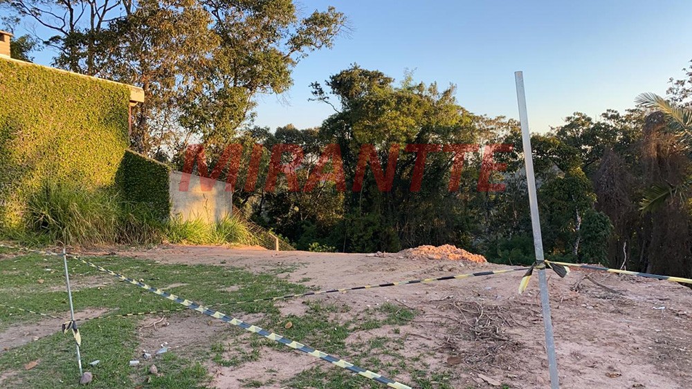 Sobrado de 350m² com 4 quartos em Serra Da Cantareira