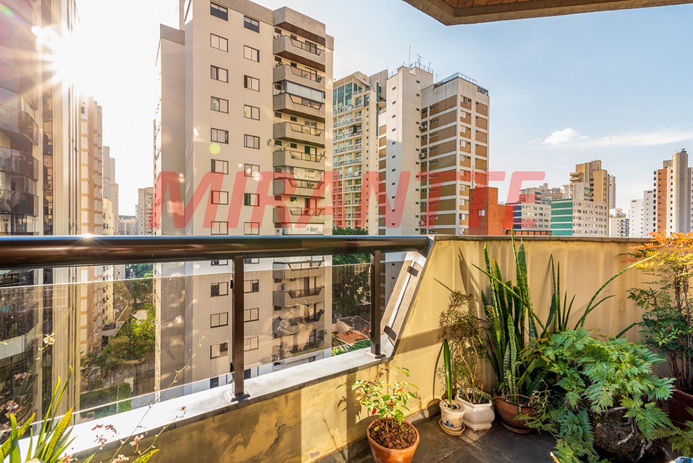 Apartamento de 147m² com 3 quartos em Moema