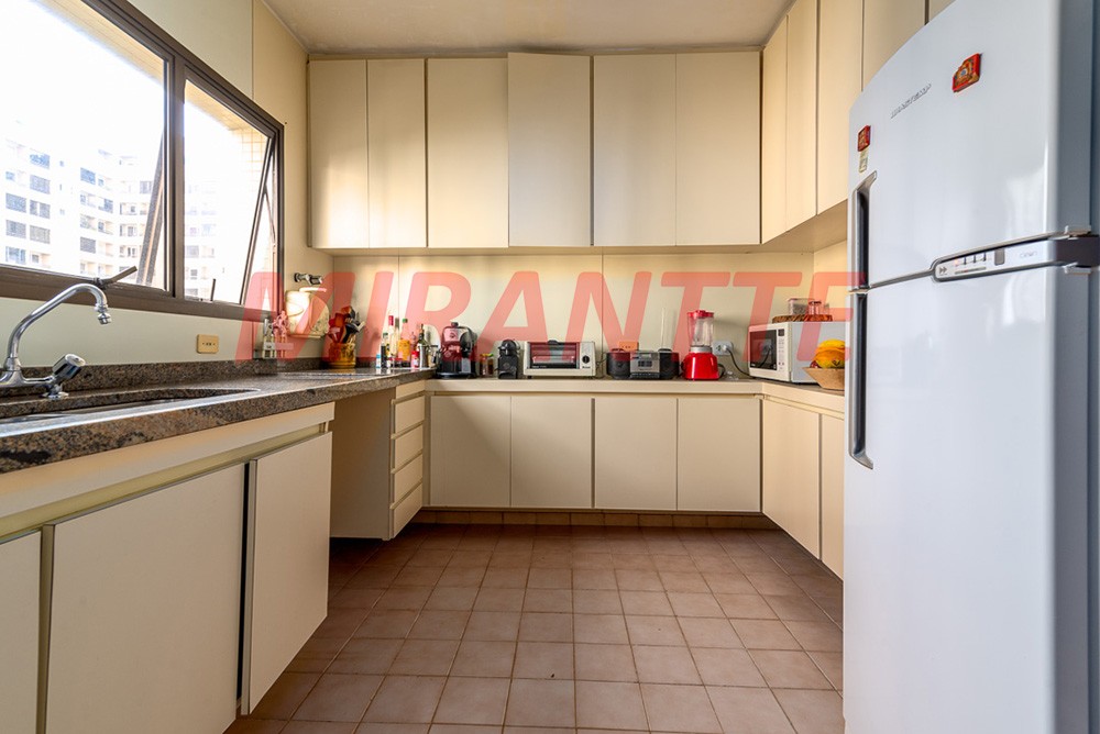 Apartamento de 147m² com 3 quartos em Moema