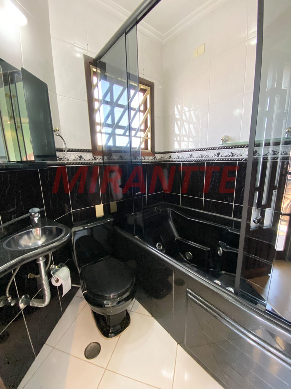 Sobrado de 139m² com 3 quartos em Jaçana