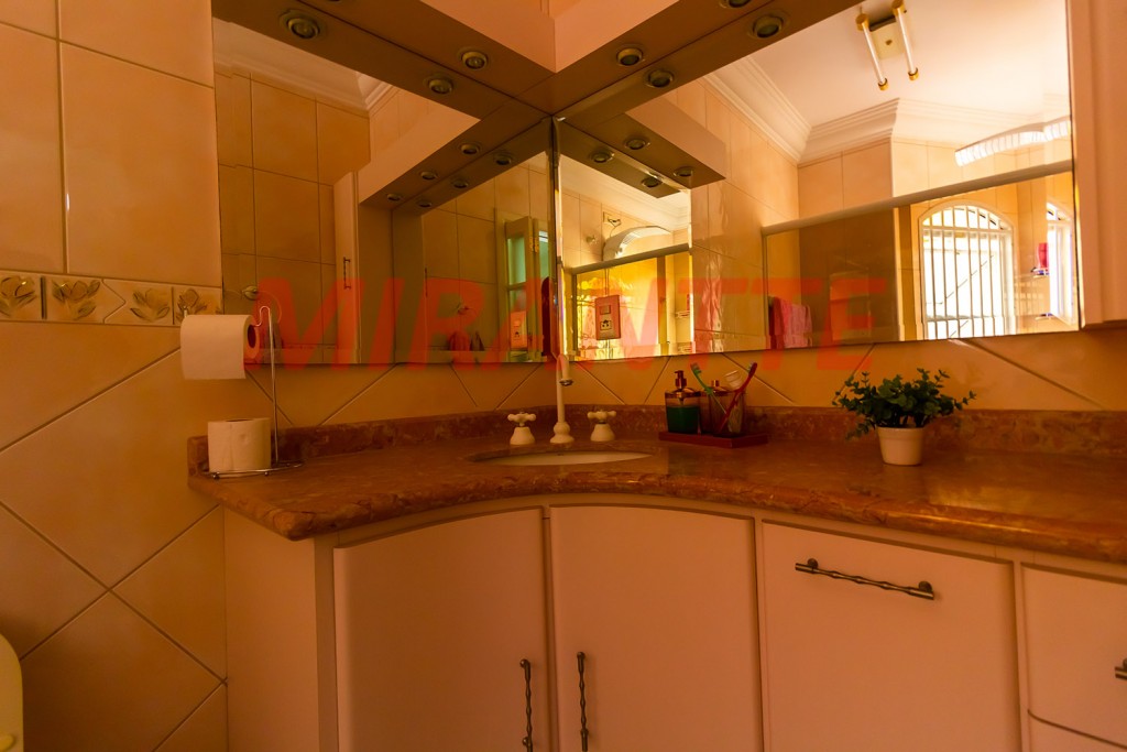 Sobrado de 400m² com 3 quartos em Vila Rosália