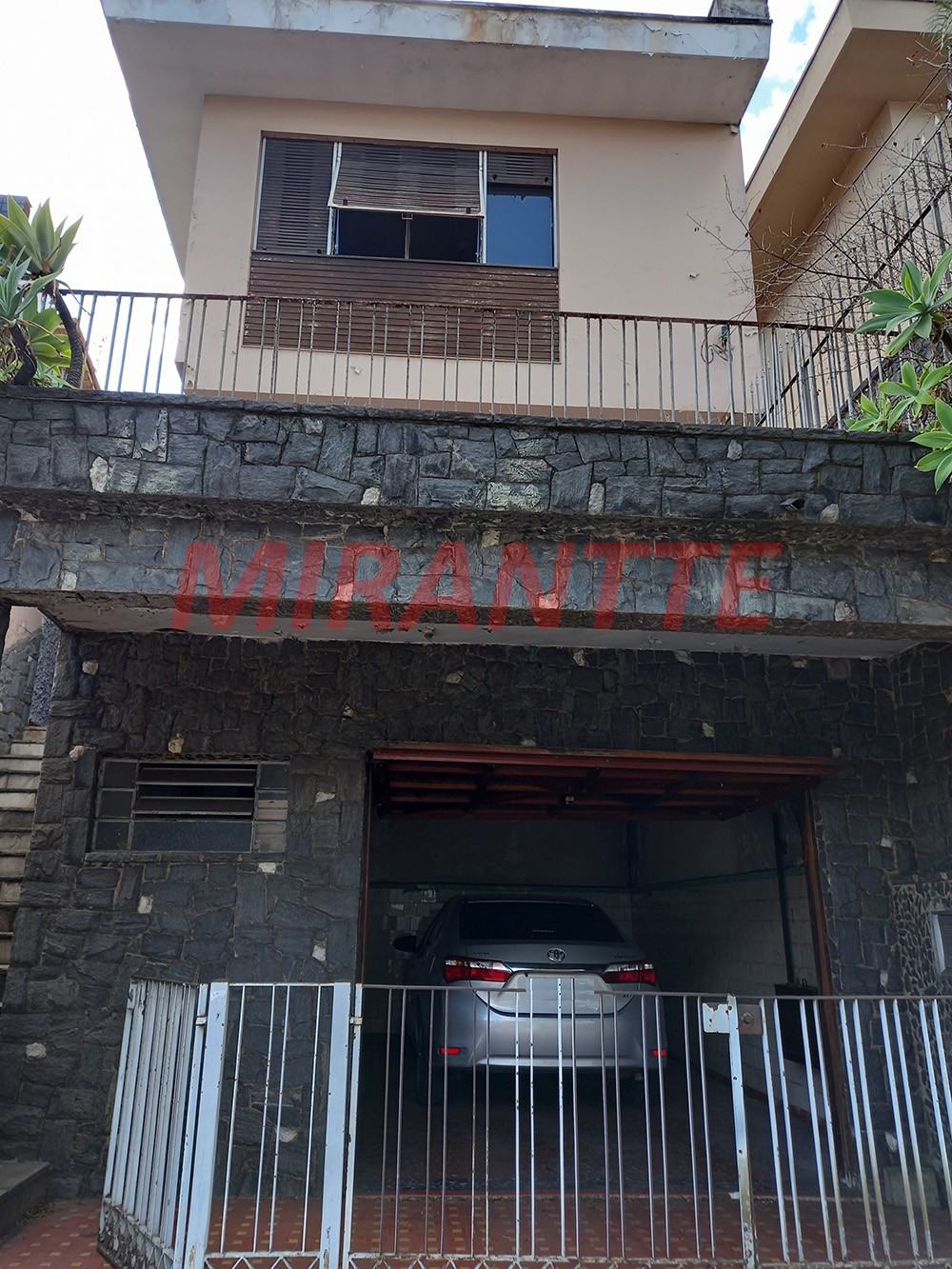 Sobrado de 202m² com 3 quartos em Água Fria