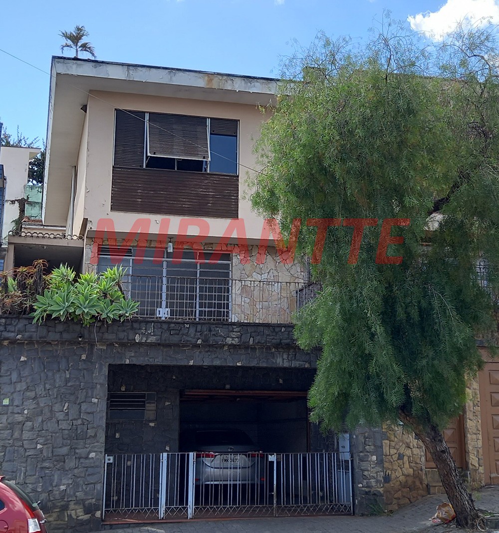 Sobrado de 202m² com 3 quartos em Água Fria