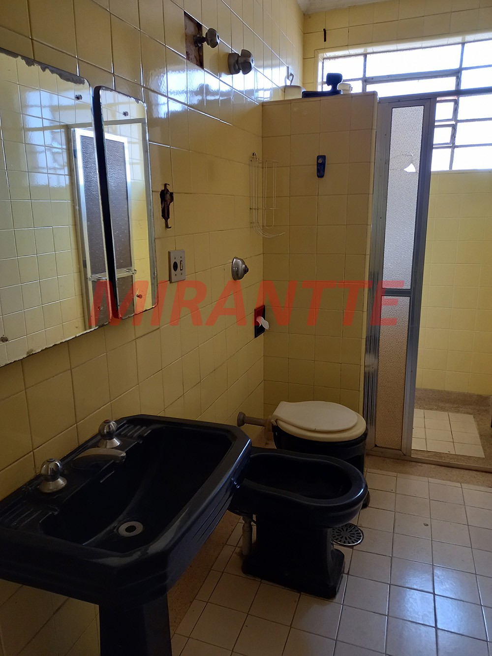 Sobrado de 202m² com 3 quartos em Água Fria