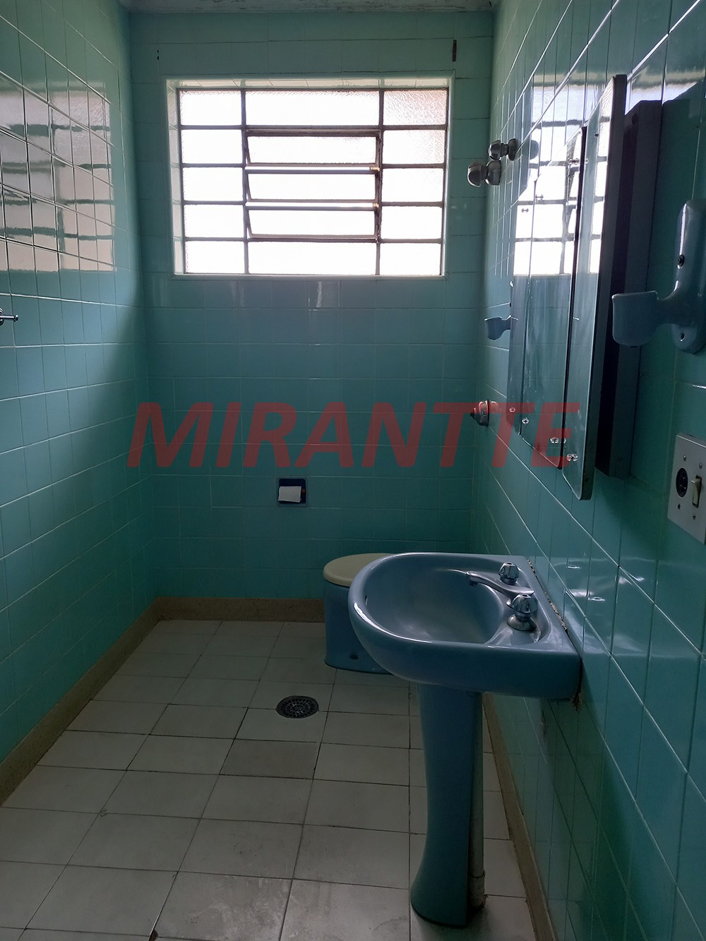 Sobrado de 202m² com 3 quartos em Água Fria