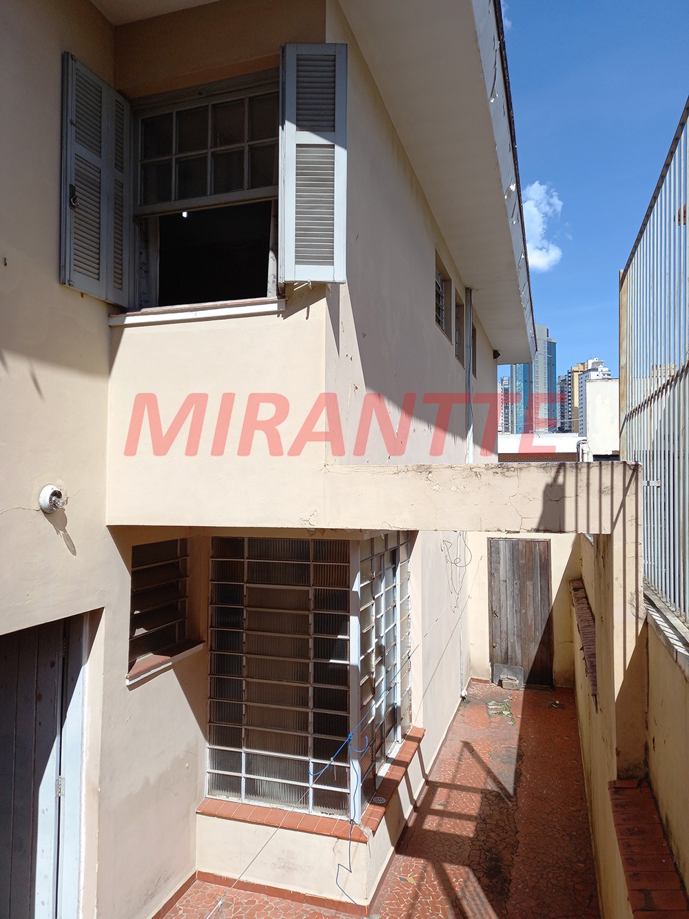 Sobrado de 202m² com 3 quartos em Água Fria