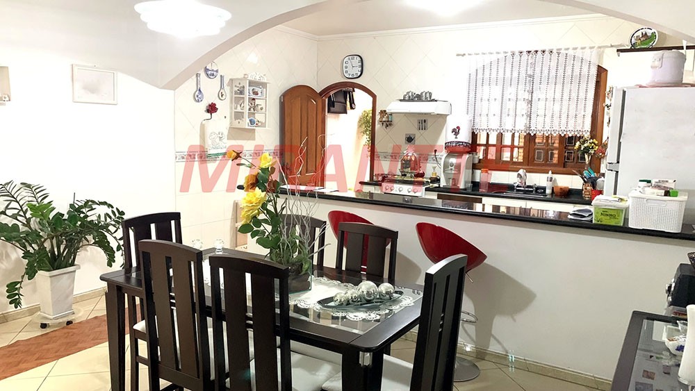 Sobrado de 175m² com 3 quartos em Vila Galvão