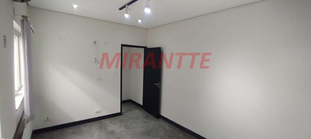 Sobrado de 220m² com 3 quartos em Santana