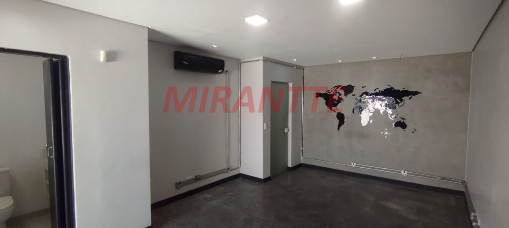 Sobrado de 220m² com 3 quartos em Santana