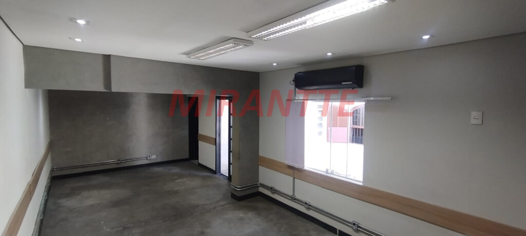 Sobrado de 220m² com 3 quartos em Santana