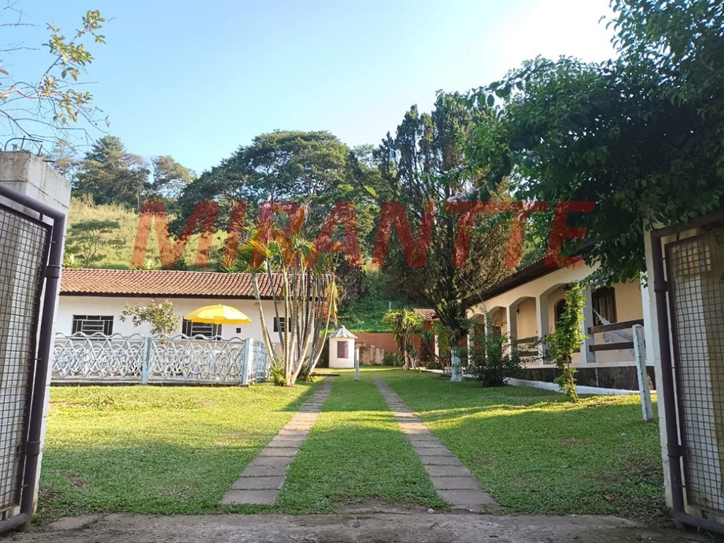 ChÁcara de 2000m² com 8 quartos em Pirucaia