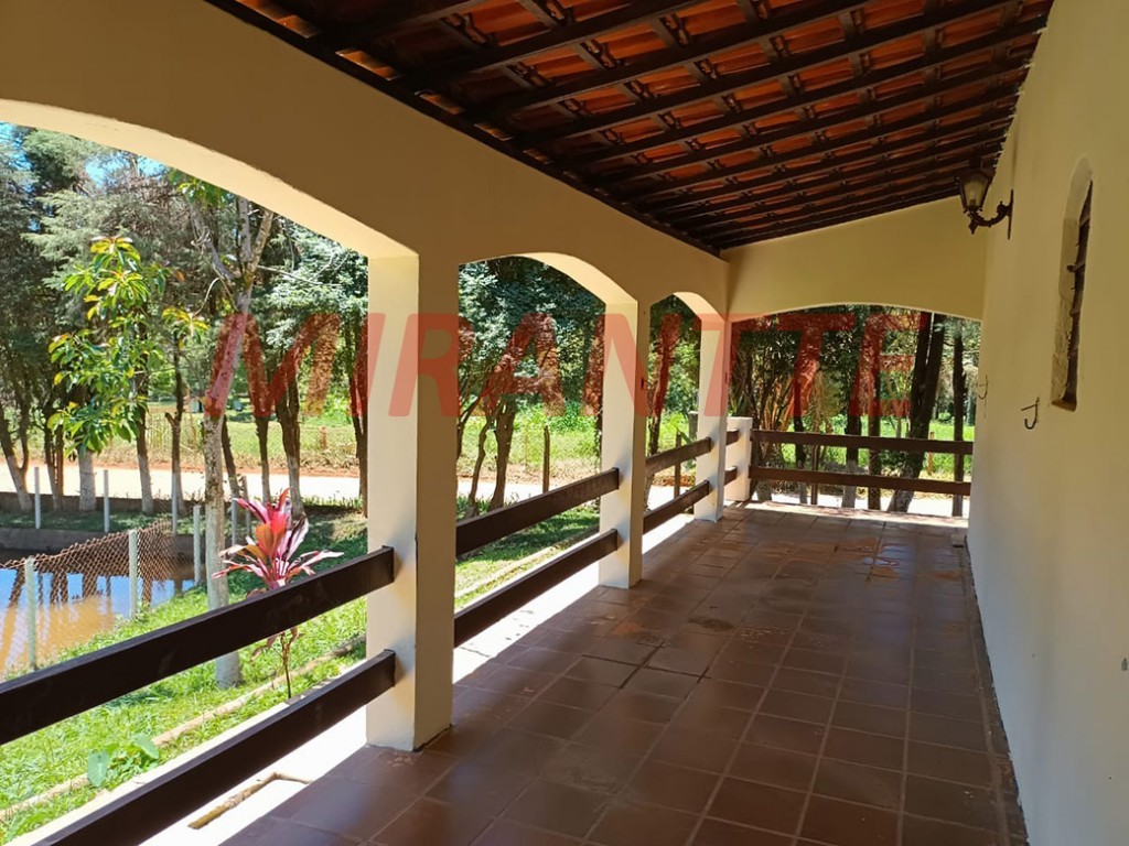 ChÁcara de 2000m² com 8 quartos em Pirucaia