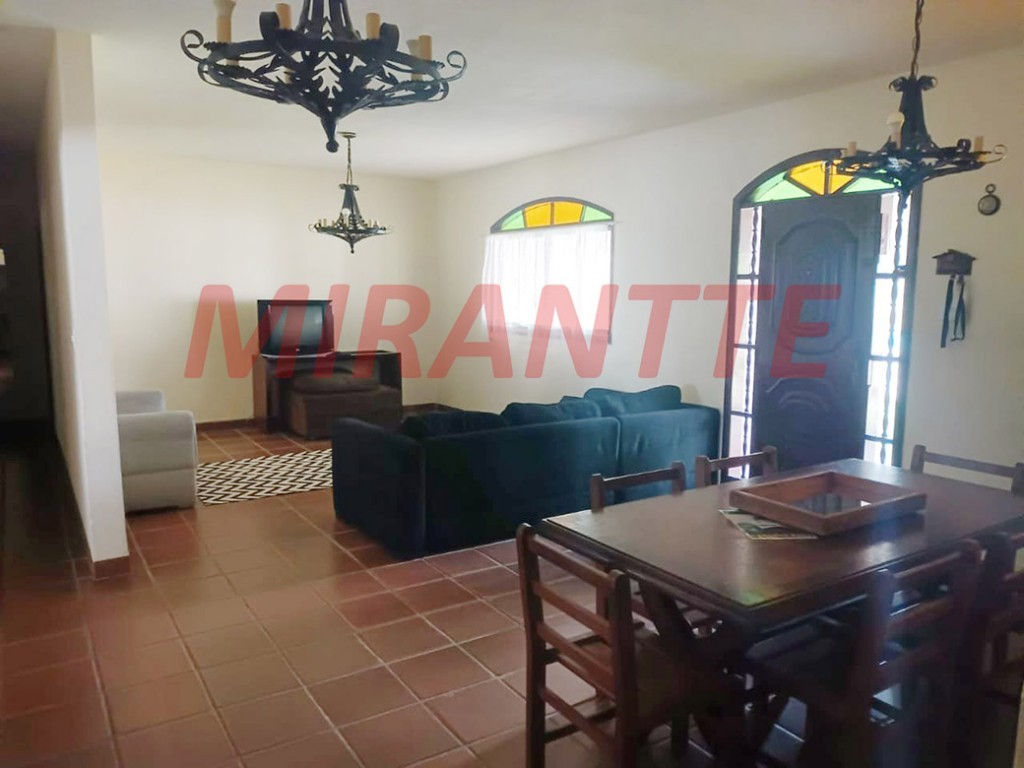 ChÁcara de 2000m² com 8 quartos em Pirucaia