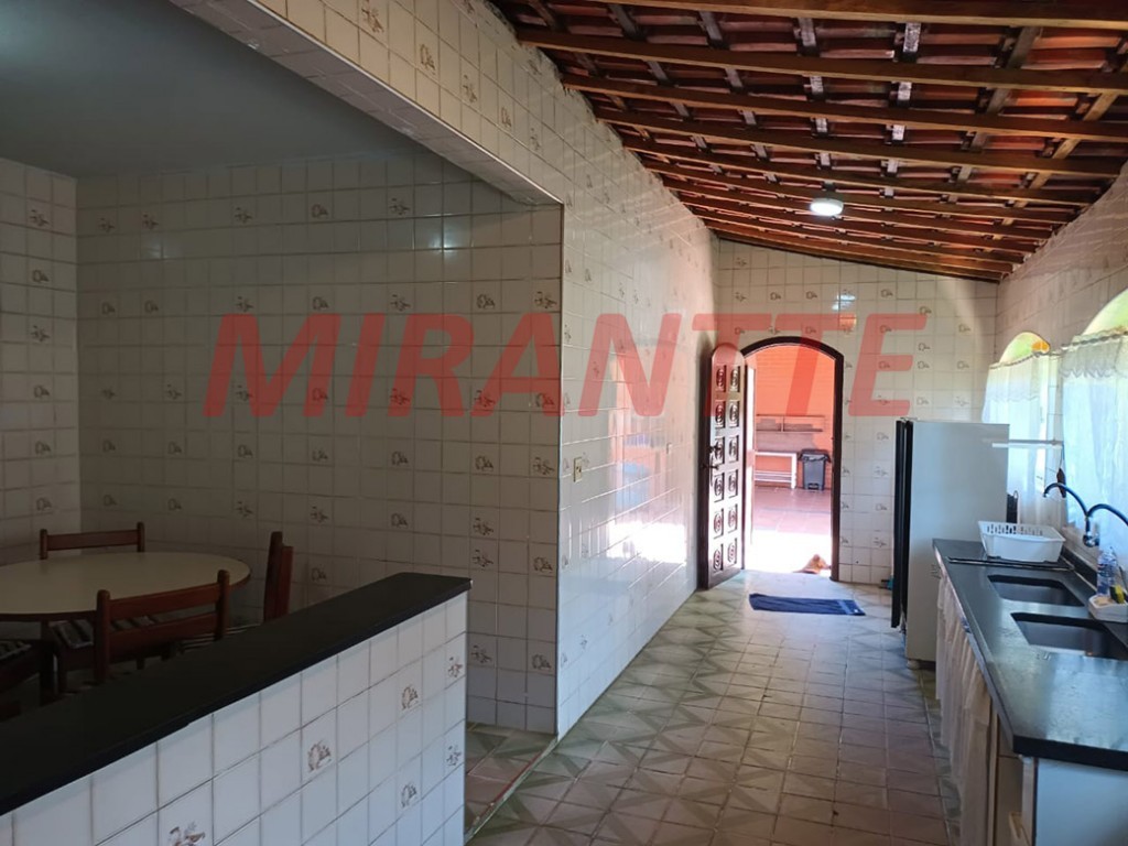 ChÁcara de 2000m² com 8 quartos em Pirucaia