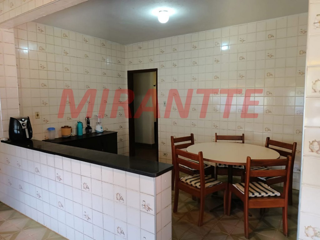 ChÁcara de 2000m² com 8 quartos em Pirucaia