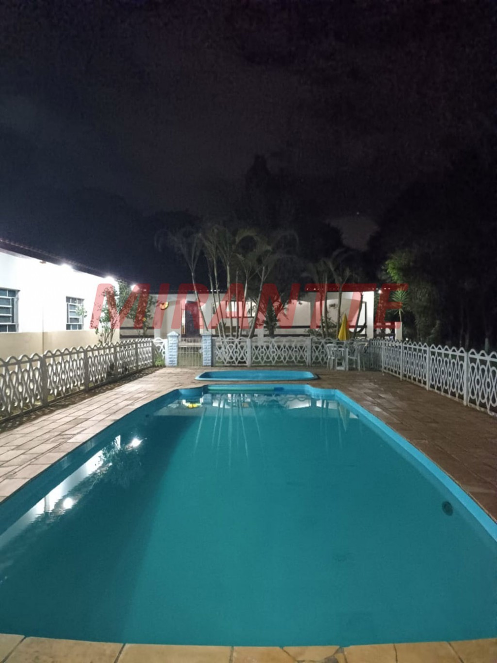 ChÁcara de 2000m² com 8 quartos em Pirucaia