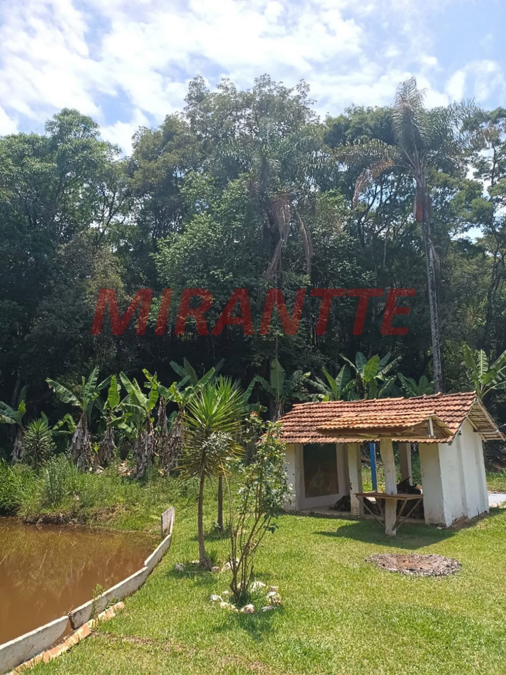 ChÁcara de 2000m² com 8 quartos em Pirucaia