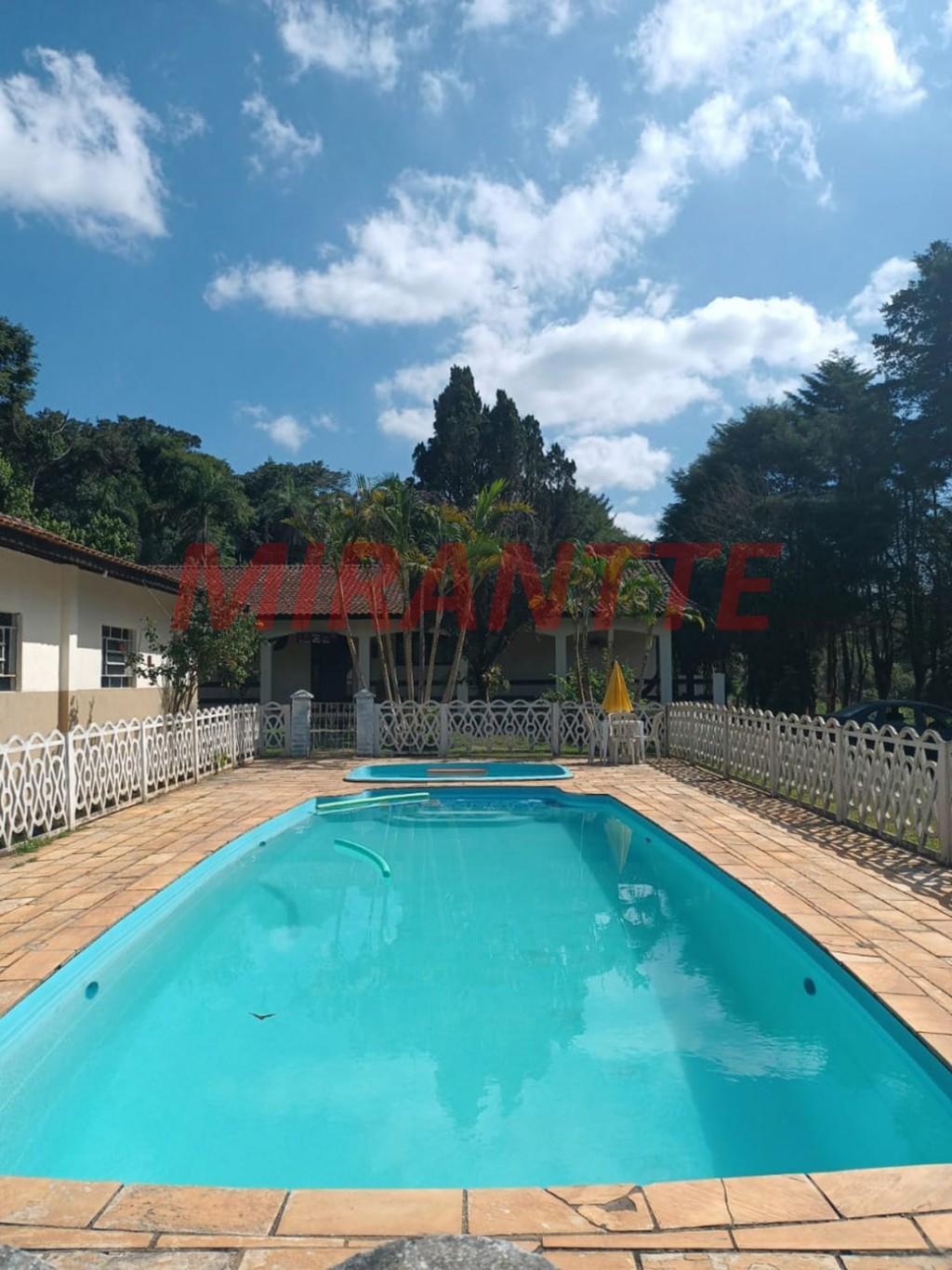 ChÁcara de 2000m² com 8 quartos em Pirucaia