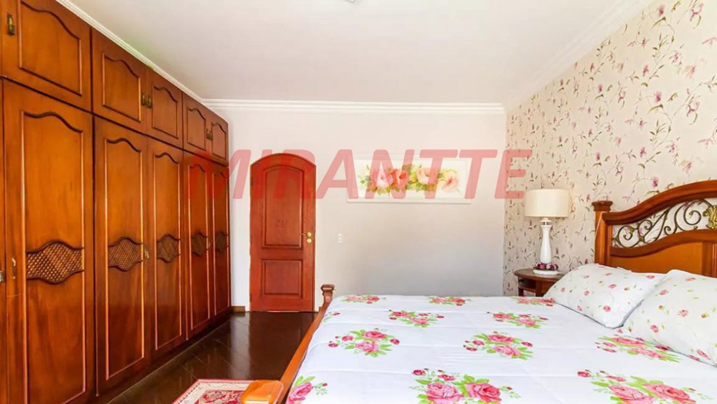 Sobrado de 300m² com 4 quartos em Jardim Tremembé