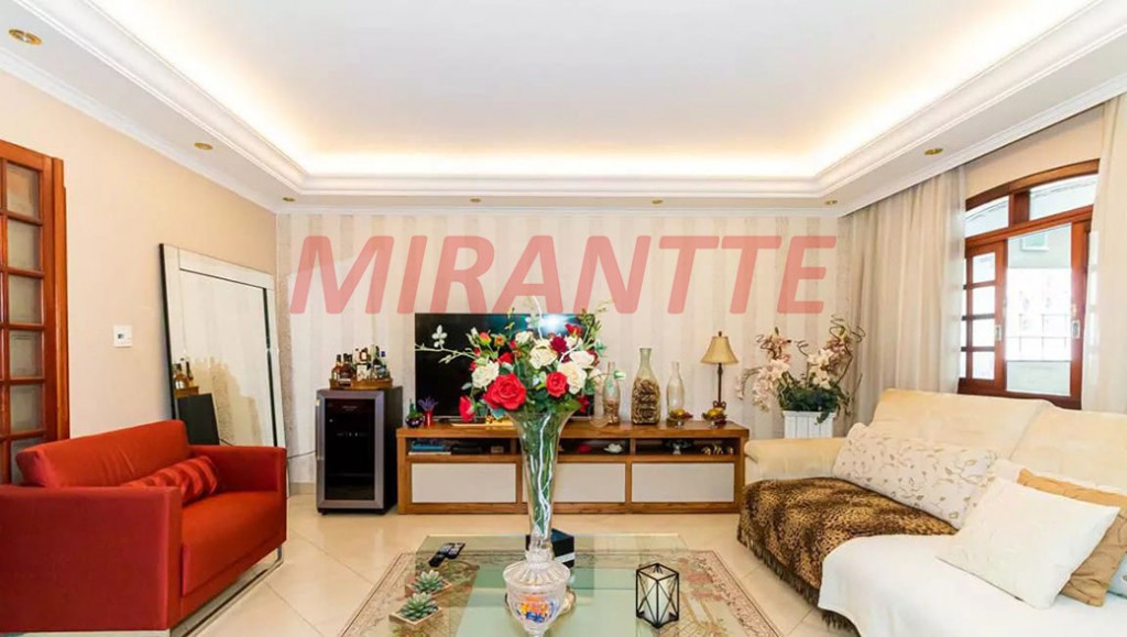 Sobrado de 300m² com 4 quartos em Jardim Tremembé