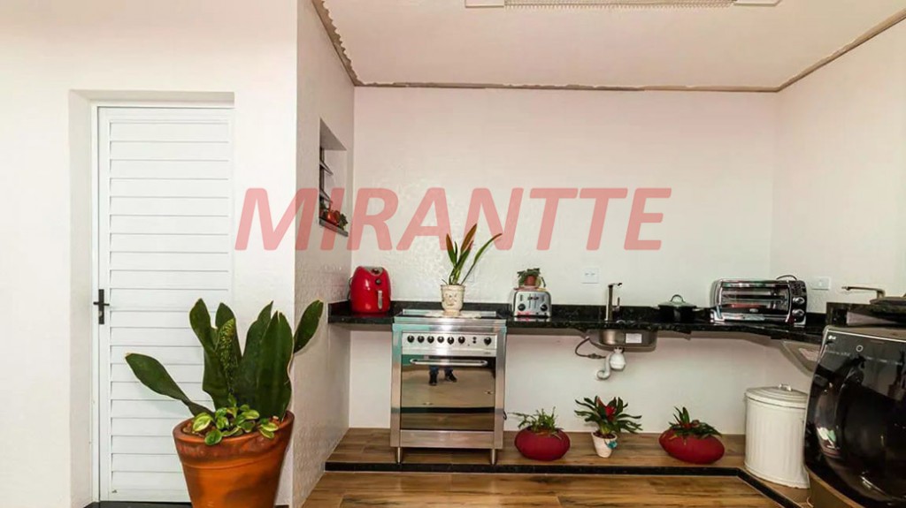 Sobrado de 300m² com 4 quartos em Jardim Tremembé