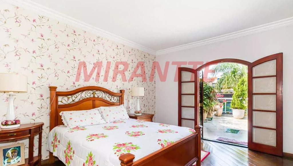 Sobrado de 300m² com 4 quartos em Jardim Tremembé