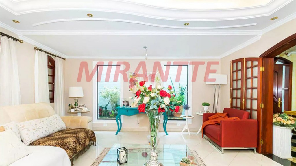 Sobrado de 300m² com 4 quartos em Jardim Tremembé