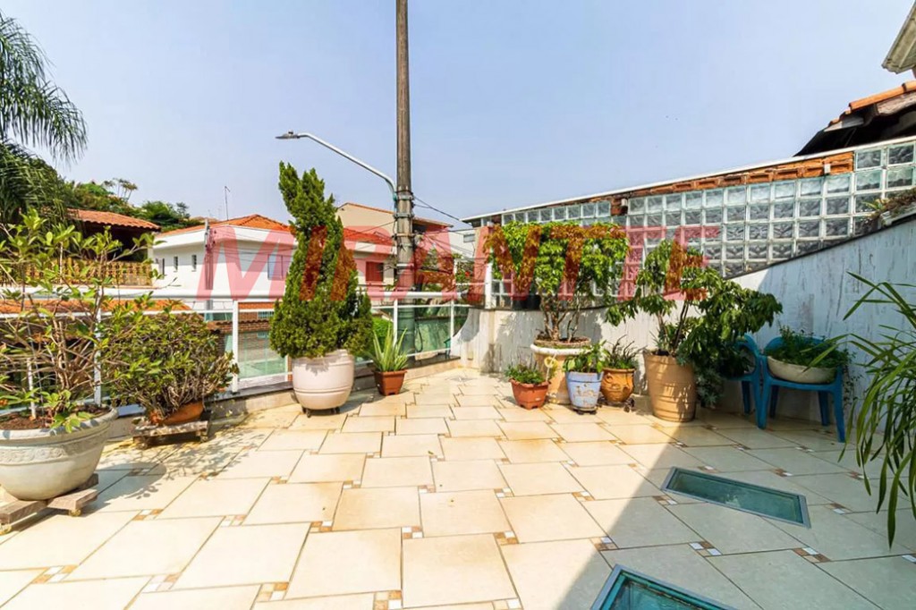 Sobrado de 300m² com 4 quartos em Jardim Tremembé