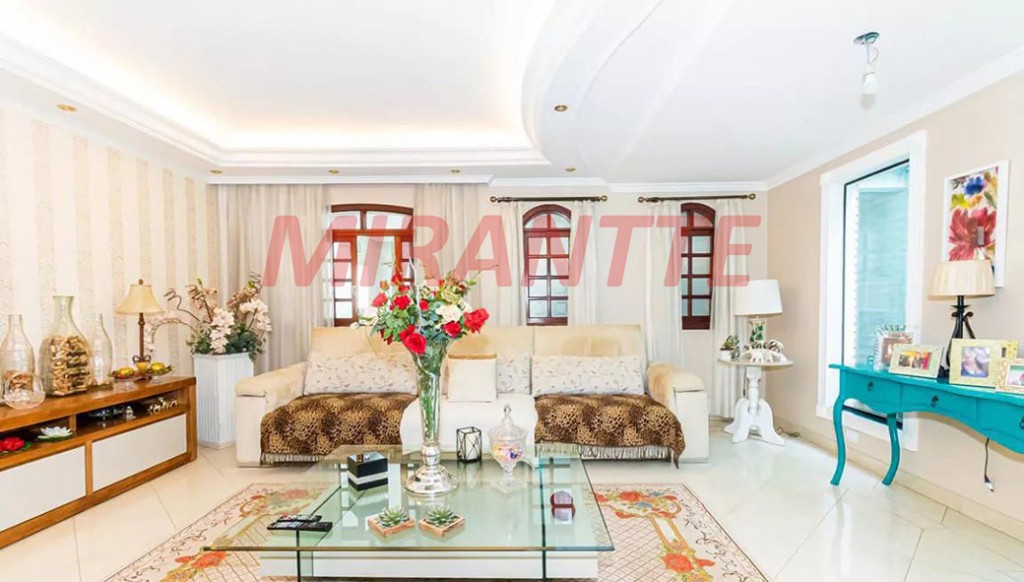 Sobrado de 300m² com 4 quartos em Jardim Tremembé