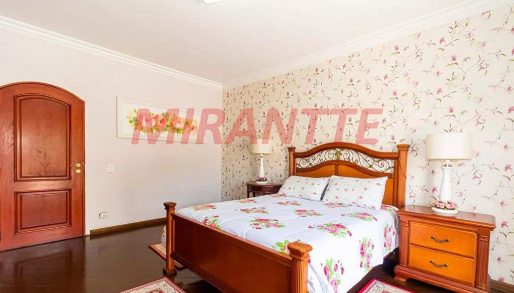 Sobrado de 300m² com 4 quartos em Jardim Tremembé