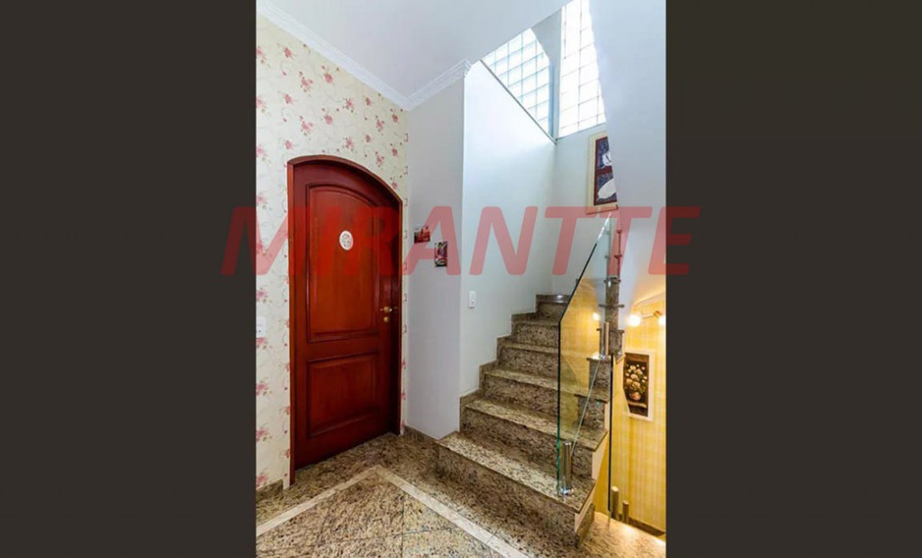 Sobrado de 300m² com 4 quartos em Jardim Tremembé