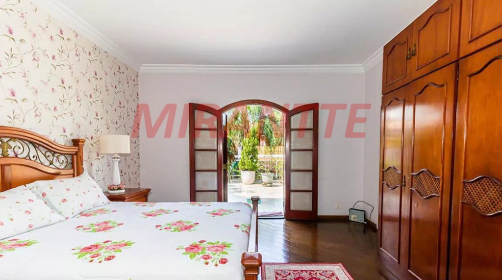 Sobrado de 300m² com 4 quartos em Jardim Tremembé