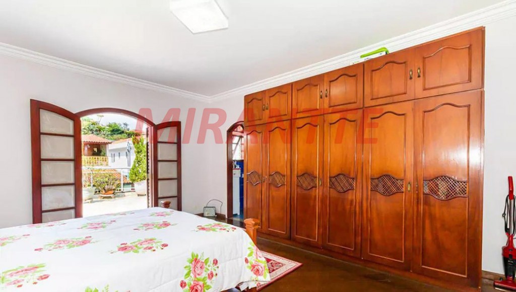 Sobrado de 300m² com 4 quartos em Jardim Tremembé