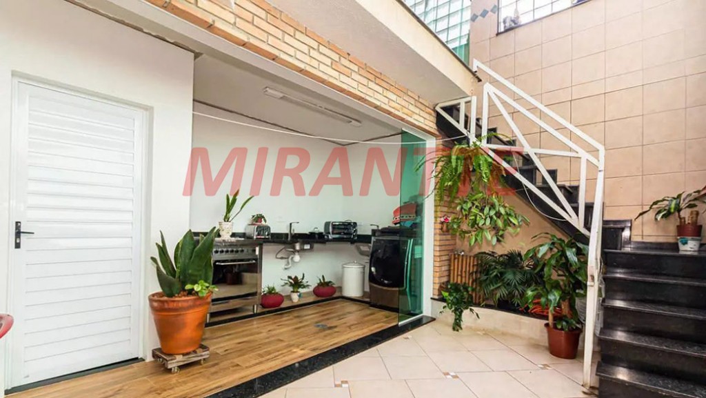 Sobrado de 300m² com 4 quartos em Jardim Tremembé