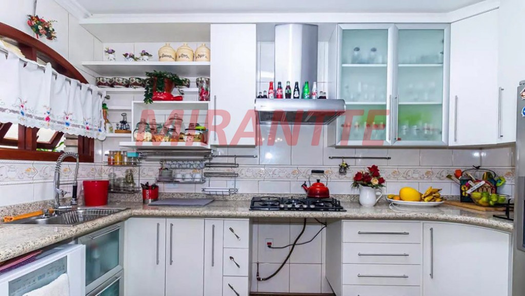 Sobrado de 300m² com 4 quartos em Jardim Tremembé