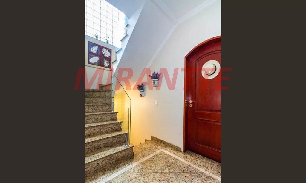Sobrado de 300m² com 4 quartos em Jardim Tremembé