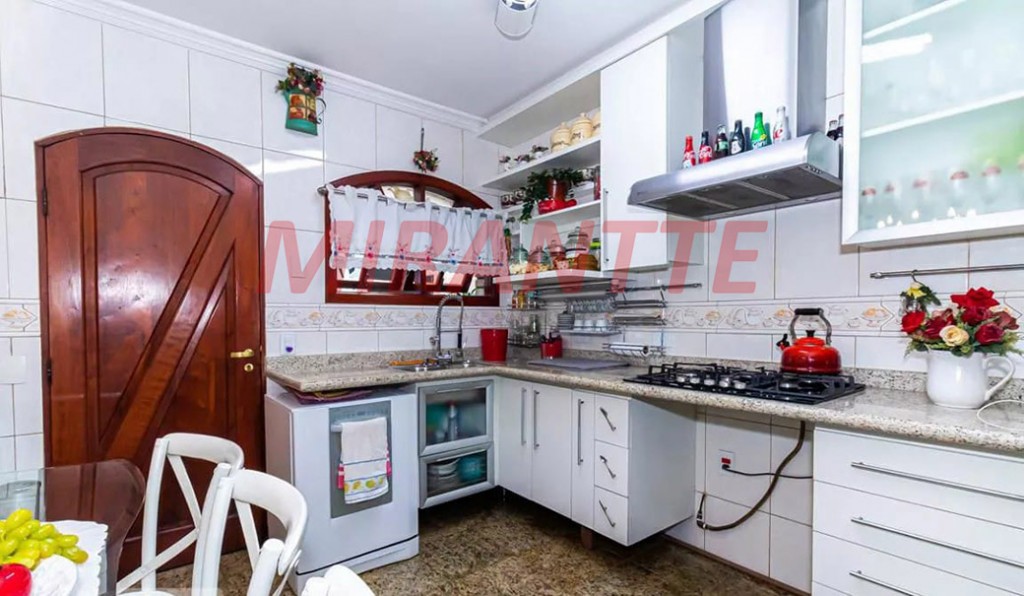 Sobrado de 300m² com 4 quartos em Jardim Tremembé